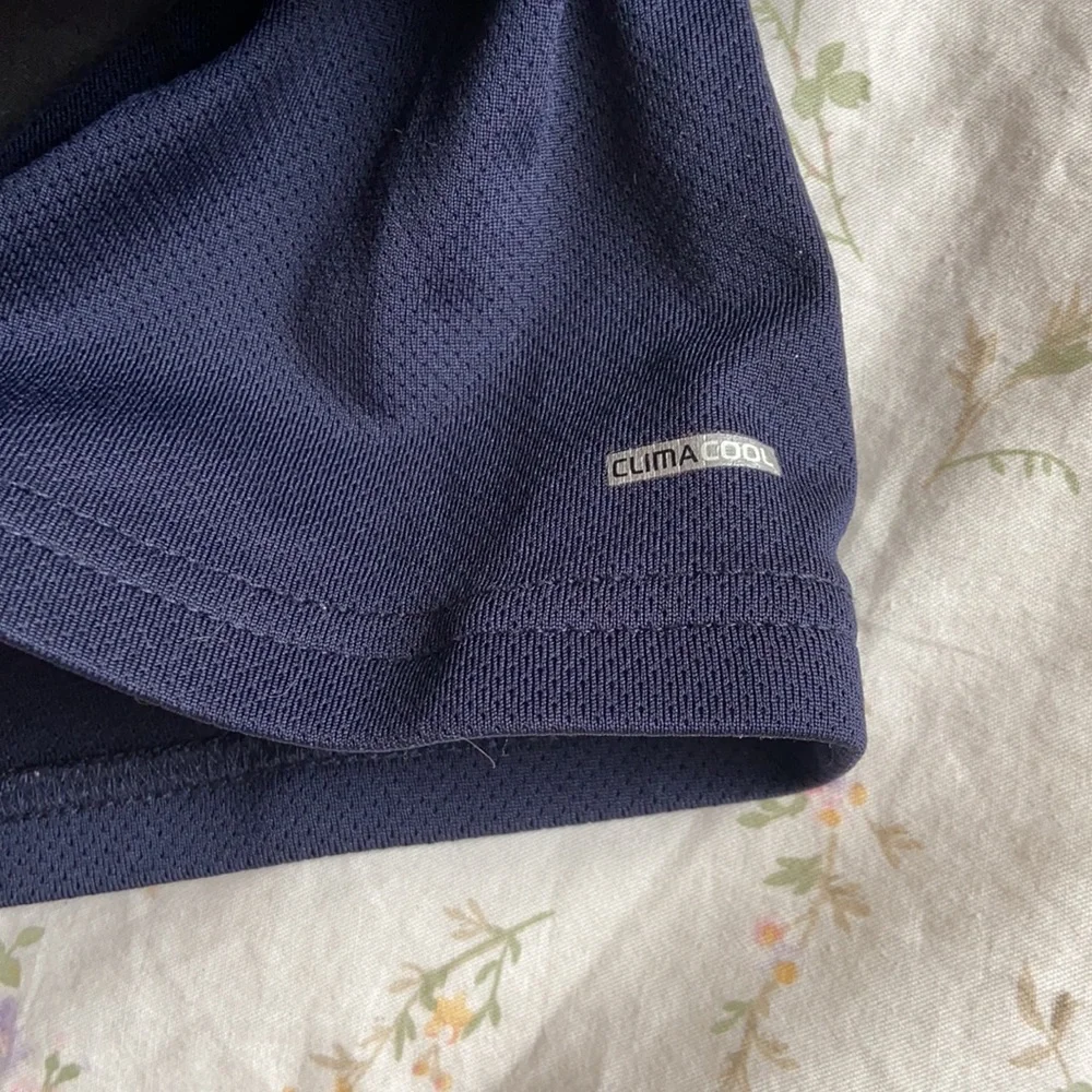 Adidas golf skirt size 6 with built in shorts and side pockets, never worn - Picture 10 of 11
